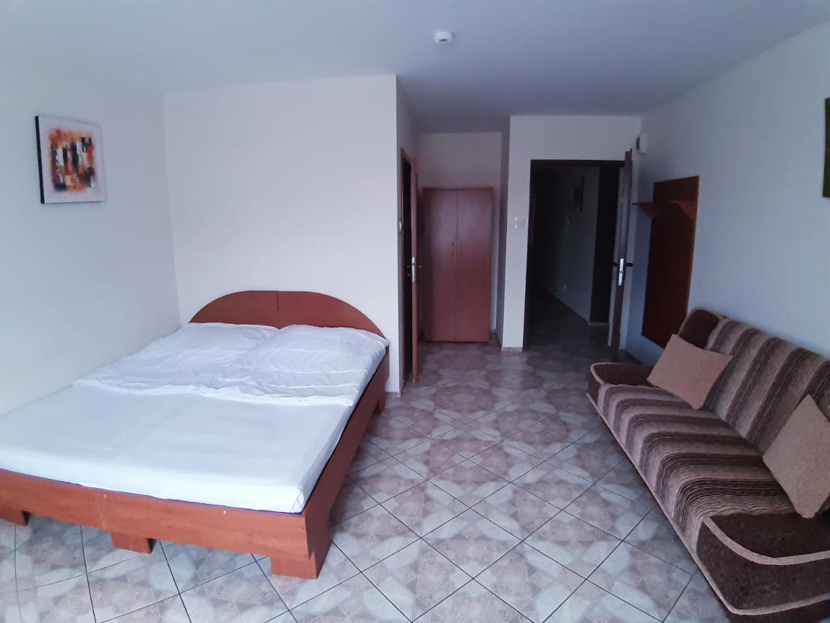 Caliente / Ozzy Hotel Unieście Eksteriør billede